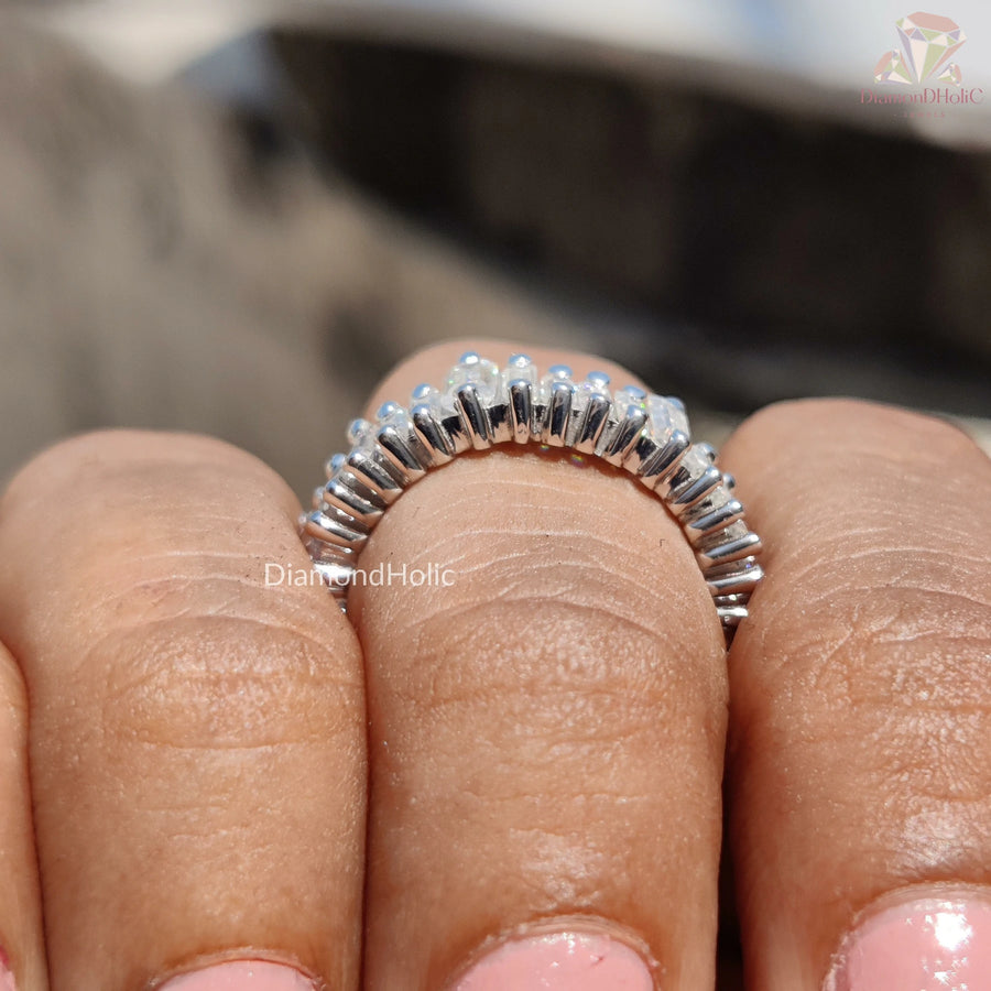 Sparkling Wedding Ring Design
