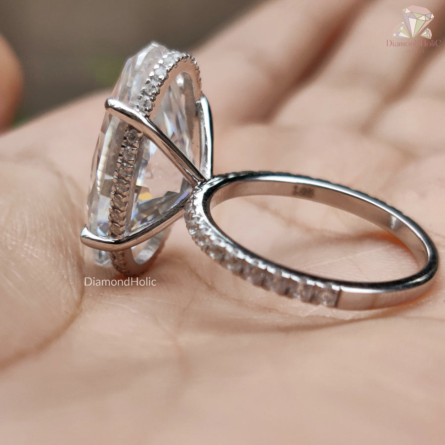 Sparkling Diamond Ring
