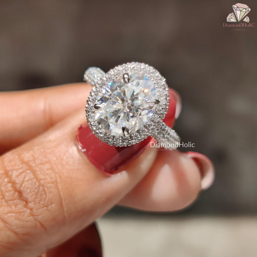 Oval Cut Moissanite Ring
