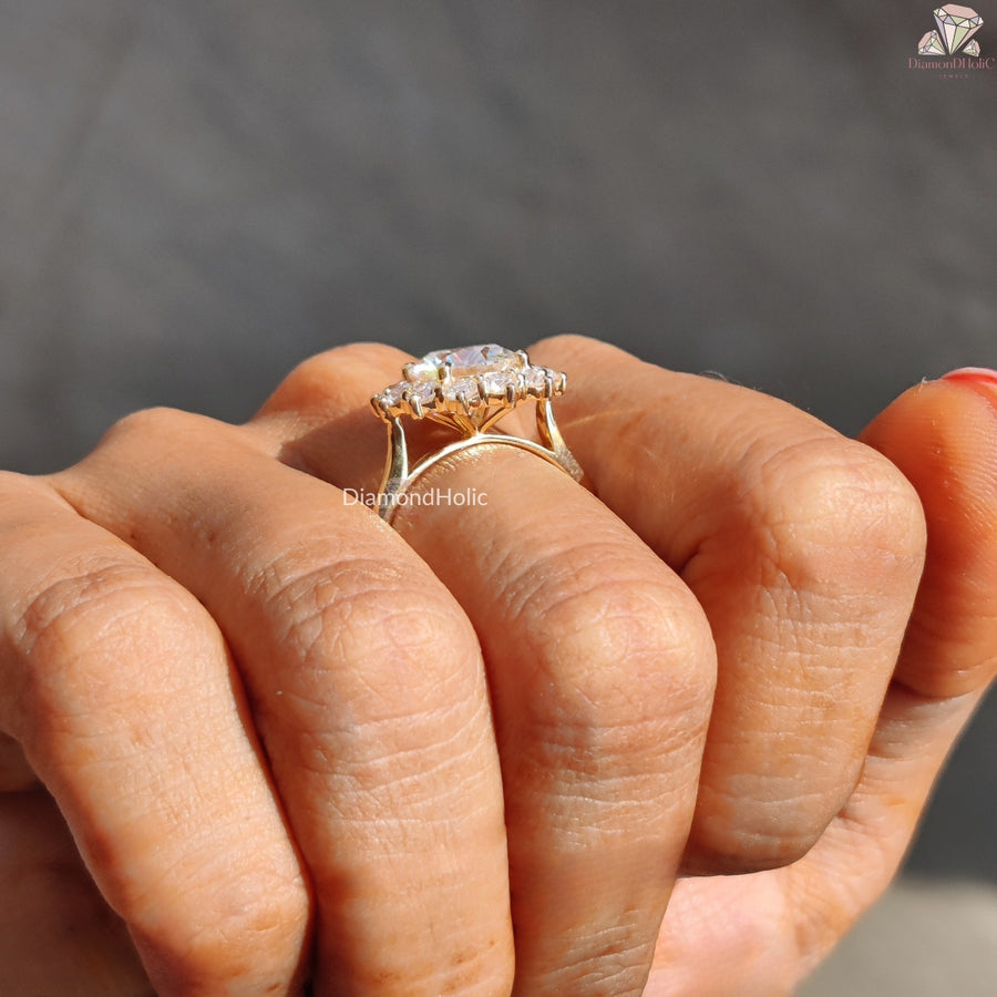 Stunning 3.0 Ct Round Cut Moissanite Halo Engagement Ring