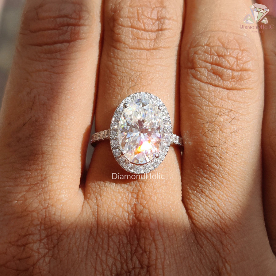 Classic Moissanite Diamond Ring
