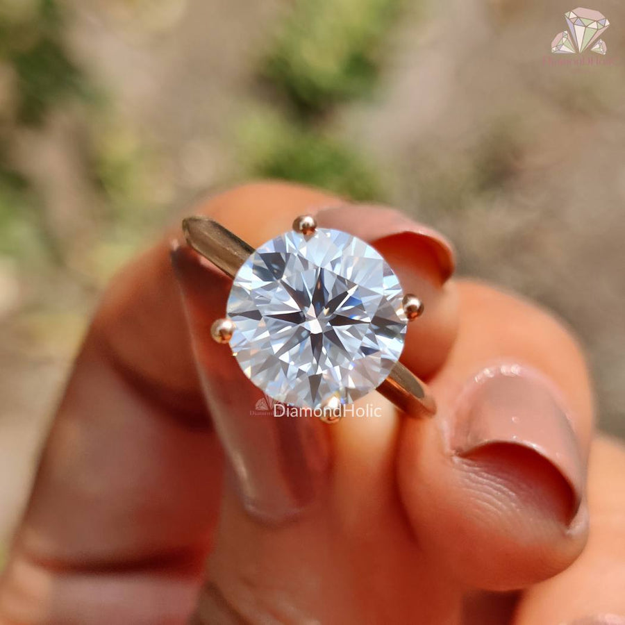 Solitaire Round Cut Moissanite Ring
