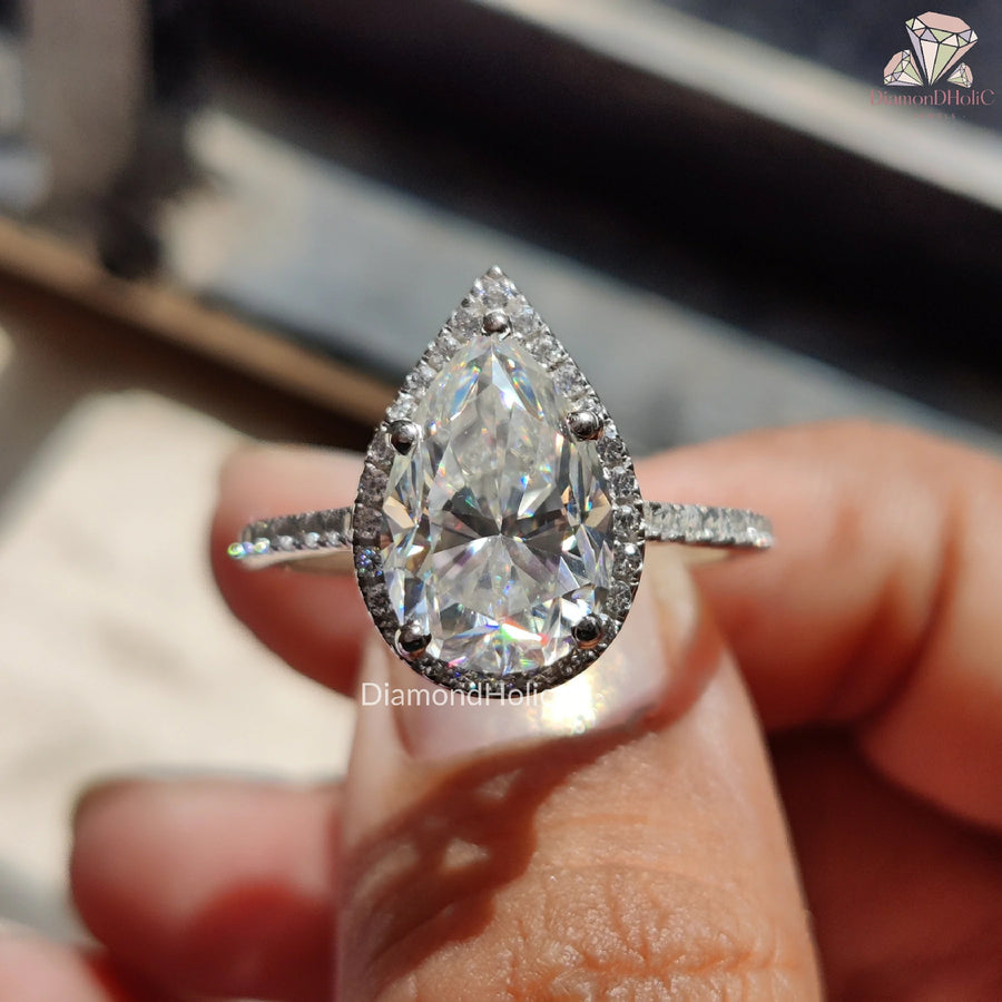 Luxury Solitaire Engagement Ring
