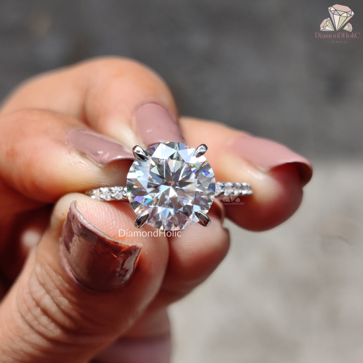 Classy Moissanite Ring for Her
