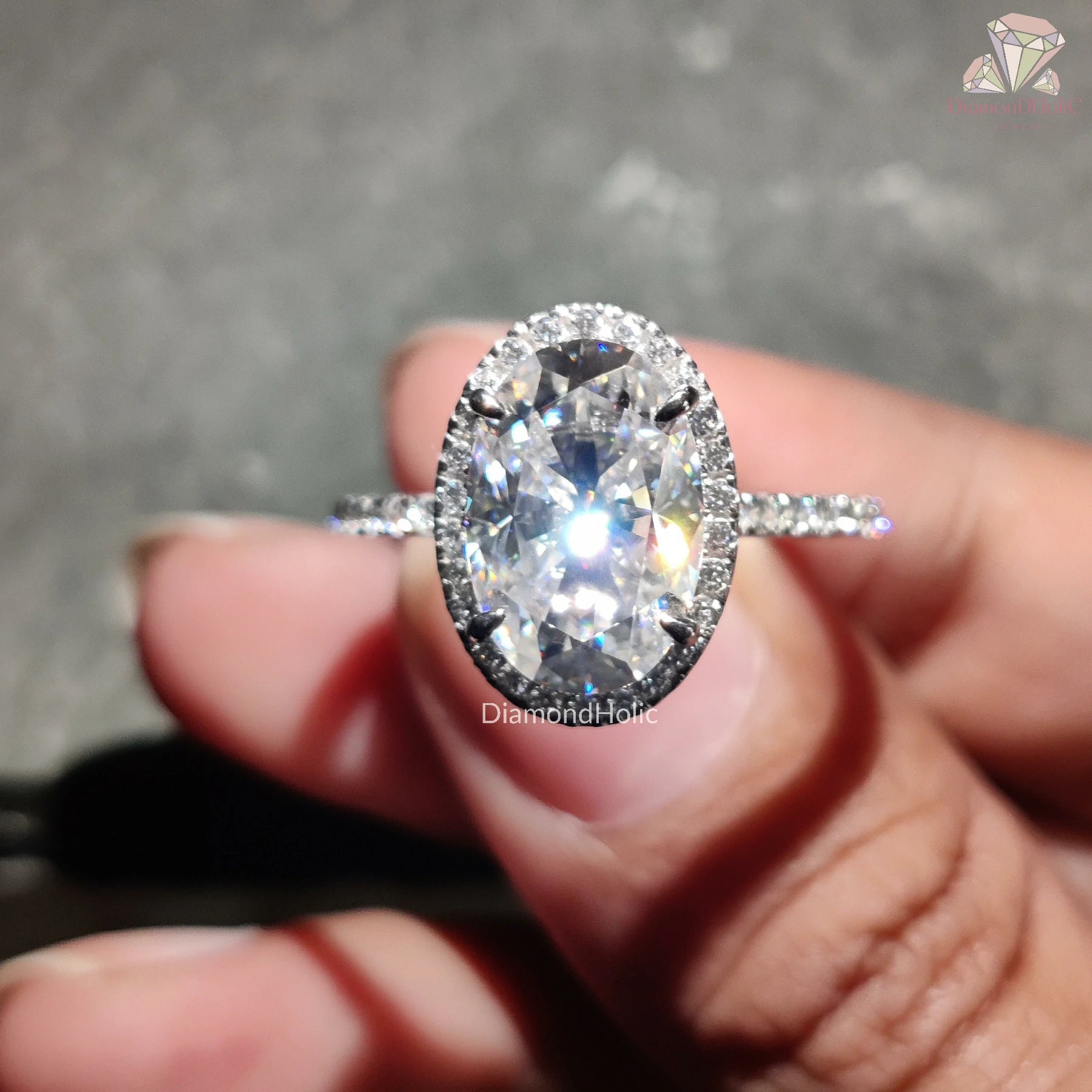 Oval Cut Moissanite Engagement Ring
