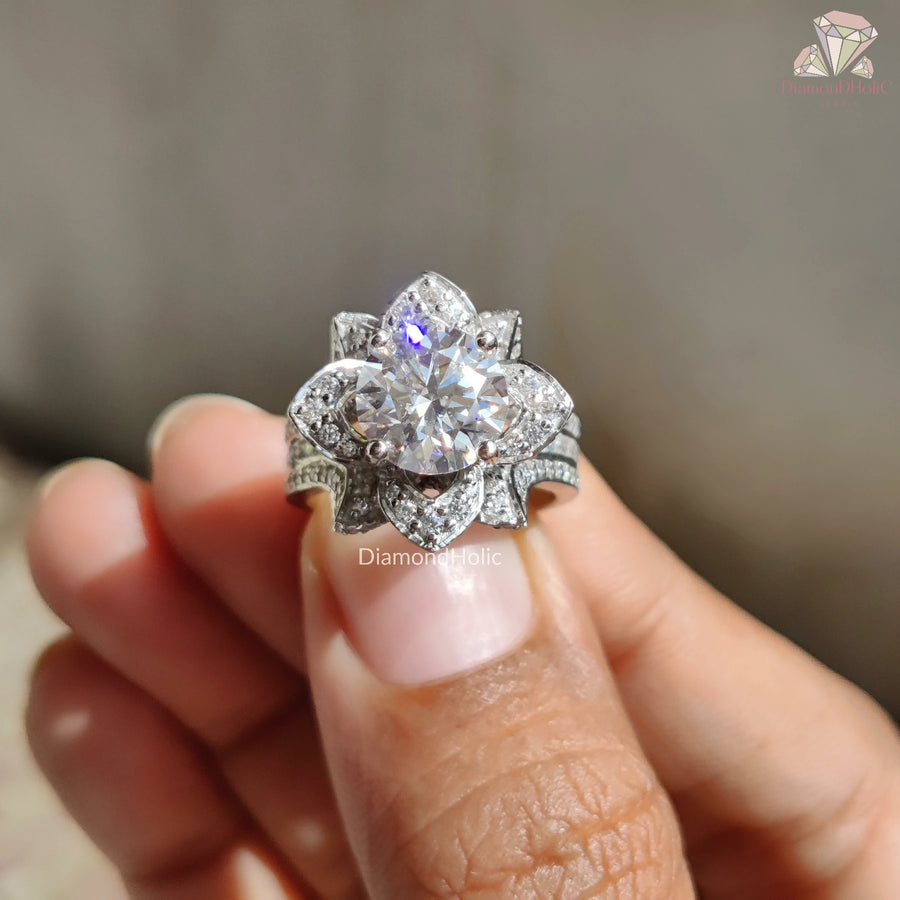 Luxury Moissanite Wedding Ring
